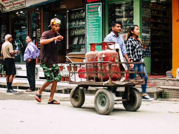 Kathmandu Nepal Agosto 2018 Vista Das Incógnitas Pessoas Nepalesas Caminhando — Fotografia de Stock