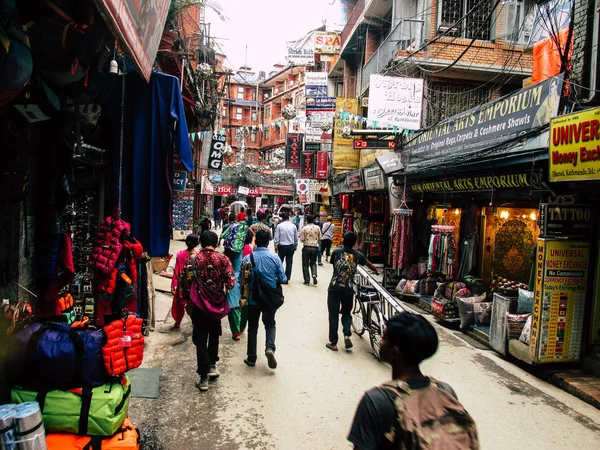 Kathmandu Nepal Agosto 2018 Vista Das Incógnitas Pessoas Nepalesas Caminhando — Fotografia de Stock