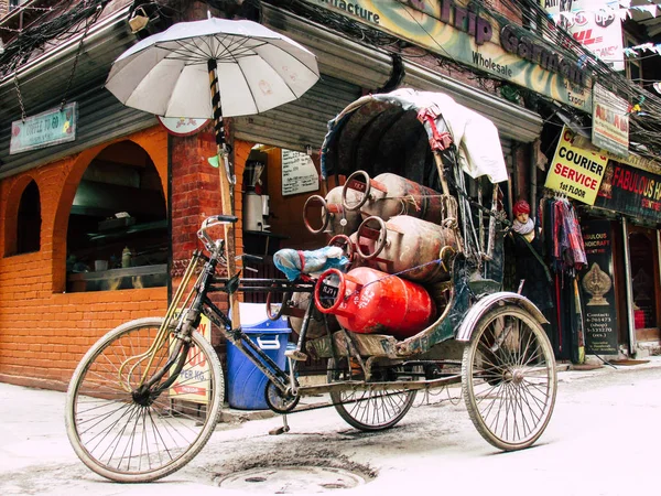 Kathmandu Nepal Sierpień 2018 Widok Nieznanych Ludzi Nepalski Jazdy Touk — Zdjęcie stockowe