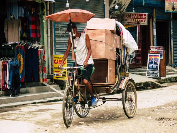 Kathmandu Nepal Sierpień 2018 Widok Nieznanych Ludzi Nepalski Jazdy Touk — Zdjęcie stockowe