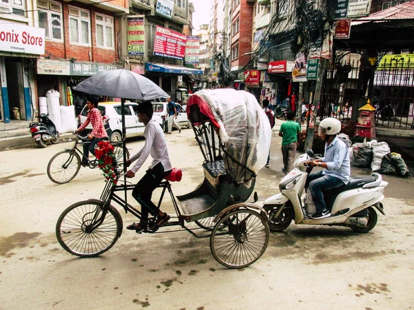 Katmandú Nepal Agosto 2018 Vista Pueblo Nepalí Desconocido Conduciendo Touk —  Fotos de Stock