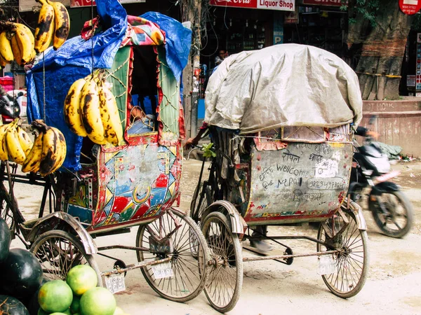 Kathmandu Nepal Sierpień 2018 Widok Nieznanych Ludzi Nepalski Jazdy Touk — Zdjęcie stockowe