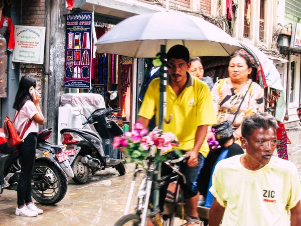 Kathmandu Nepal Agosto 2018 Vista Povo Nepalês Desconhecido Dirigindo Tuk — Fotografia de Stock