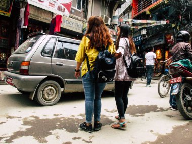 Katmandu Nepal 31 Ağustos 2018 Durbar Meydanı ve Kathmandu Thamel bölgesi arasında öğleden sonra yürüyüş bilinmeyenli turist görünümünü