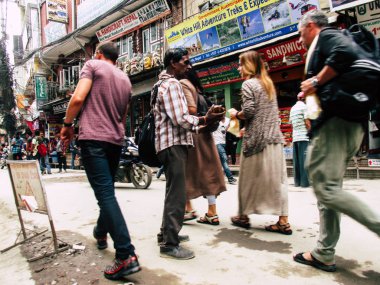 Katmandu Nepal 31 Ağustos 2018 Durbar Meydanı ve Kathmandu Thamel bölgesi arasında öğleden sonra yürüyüş bilinmeyenli turist görünümünü