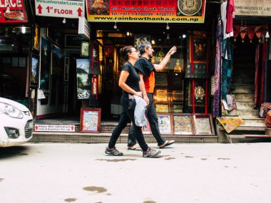 Katmandu Nepal 31 Ağustos 2018 Durbar Meydanı ve Kathmandu Thamel bölgesi arasında öğleden sonra yürüyüş bilinmeyenli turist görünümünü