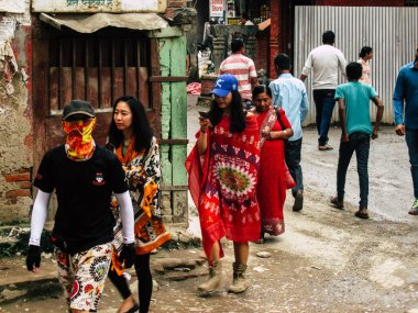 Katmandu Nepal 31 Ağustos 2018 Durbar Meydanı ve Kathmandu Thamel bölgesi arasında öğleden sonra yürüyüş bilinmeyenli turist görünümünü