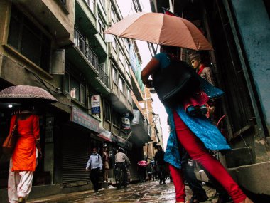 Katmandu Nepal 31 Ağustos 2018 Durbar Meydanı ve Kathmandu Thamel bölgesi arasında öğleden sonra bilinmeyenli Nepalce insanlar görünümünü