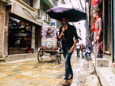 Katmandu Nepal 31 Ağustos 2018 Durbar Meydanı ve Kathmandu Thamel bölgesi arasında öğleden sonra bilinmeyenli Nepalce insanlar görünümünü