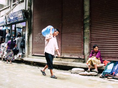 Katmandu Nepal 31 Ağustos 2018 Durbar Meydanı ve Kathmandu Thamel bölgesi arasında öğleden sonra bilinmeyenli Nepalce insanlar görünümünü