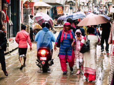Katmandu Nepal 31 Ağustos 2018 Durbar Meydanı ve Kathmandu Thamel bölgesi arasında öğleden sonra bilinmeyenli Nepalce insanlar görünümünü