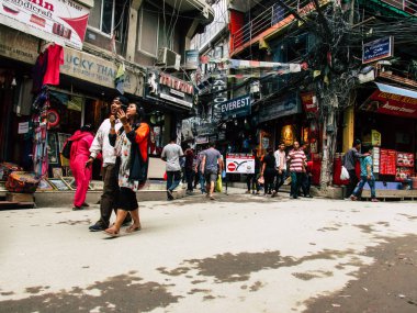 Katmandu Nepal 31 Ağustos 2018 Durbar Meydanı ve Kathmandu Thamel bölgesi arasında öğleden sonra bilinmeyenli Nepalce insanlar görünümünü