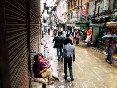 Katmandu Nepal 31 Ağustos 2018 Durbar Meydanı ve Kathmandu Thamel bölgesi arasında öğleden sonra bilinmeyenli Nepalce insanlar görünümünü
