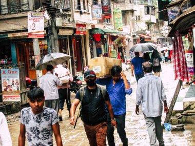 Katmandu Nepal 31 Ağustos 2018 Durbar Meydanı ve Kathmandu Thamel bölgesi arasında öğleden sonra bilinmeyenli Nepalce insanlar görünümünü