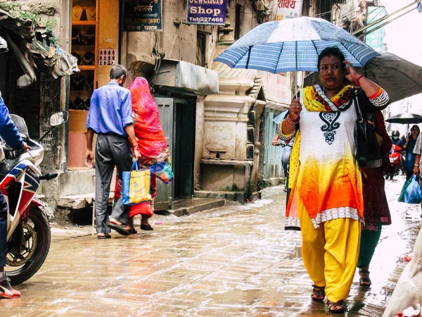 Kathmandu Nepal Agosto 2018 Vista Das Incógnitas Pessoas Nepalesas Caminhando — Fotografia de Stock