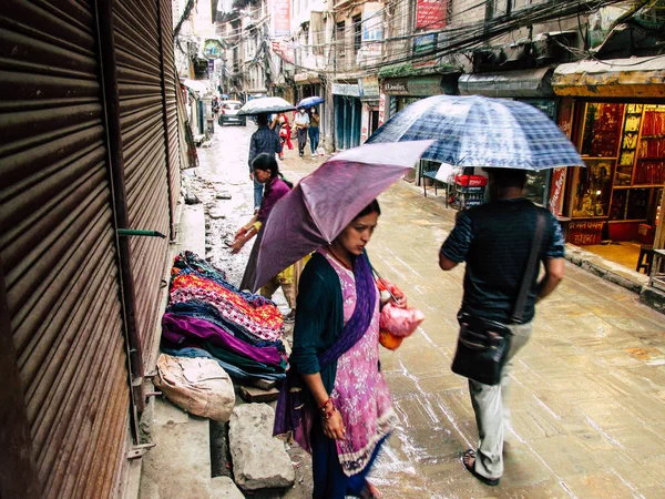 Katmandú Nepal Agosto 2018 Vista Las Personas Nepalíes Desconocidas Caminando — Foto de Stock
