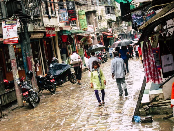 Katmandu Nepal 31 Ağustos 2018 Durbar Meydanı ve Kathmandu Thamel bölgesi arasında öğleden sonra bilinmeyenli Nepalce insanlar görünümünü