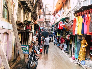 Katmandu Nepal 31 Ağustos 2018 Durbar Meydanı ve Kathmandu Thamel bölgesi arasında öğleden sonra bilinmeyenli Nepalce insanlar görünümünü