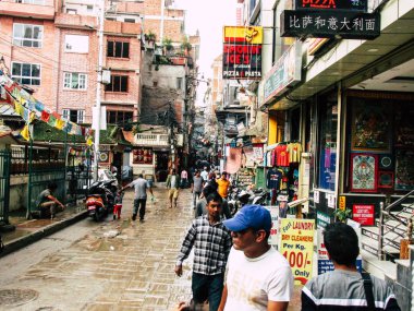 Katmandu Nepal 31 Ağustos 2018 Durbar Meydanı ve Kathmandu Thamel bölgesi arasında öğleden sonra bilinmeyenli Nepalce insanlar görünümünü
