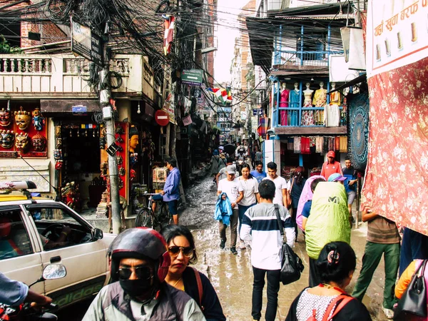 Katmandu Nepal 31 Ağustos 2018 Durbar Meydanı ve Kathmandu Thamel bölgesi arasında öğleden sonra bilinmeyenli Nepalce insanlar görünümünü