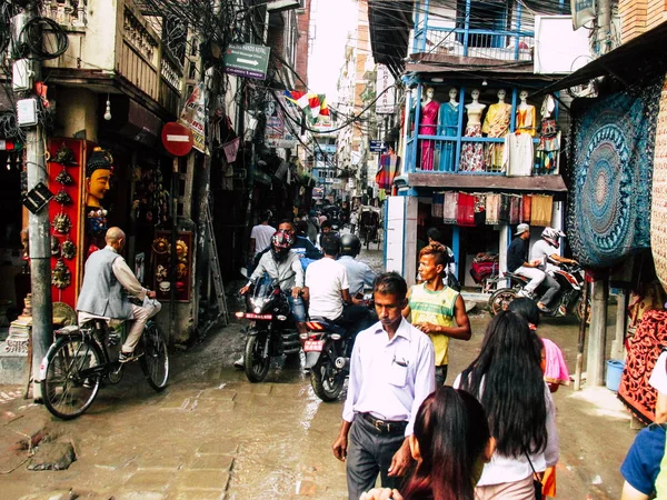 Katmandu Nepal 31 Ağustos 2018 Durbar Meydanı ve Kathmandu Thamel bölgesi arasında öğleden sonra bilinmeyenli Nepalce insanlar görünümünü