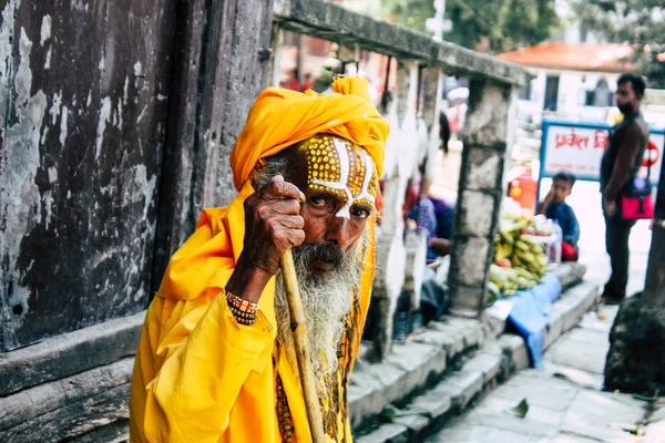 Kathmandu Nepal Września 2018 Portret Sadhu Farbą Kropki Twarzy Żółty — Zdjęcie stockowe