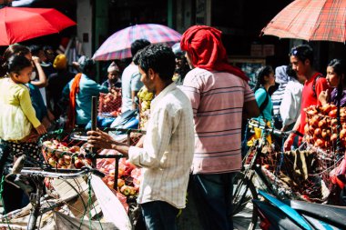 Katmandu Nepal 1 Eylül 2018 Closeup bilinmeyen bir Nepal insanlar sabah meyve Chhetrapati Kare Kathmandu sokak Sebze pazarında satış