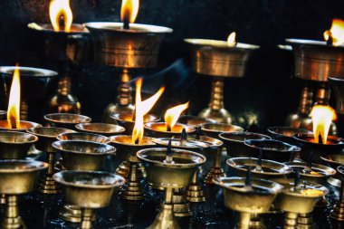 Katmandu Nepal 1 Eylül 2018 yanan mumlar Closeup ön Durbar Kare Kathmandu tapınakta sabah