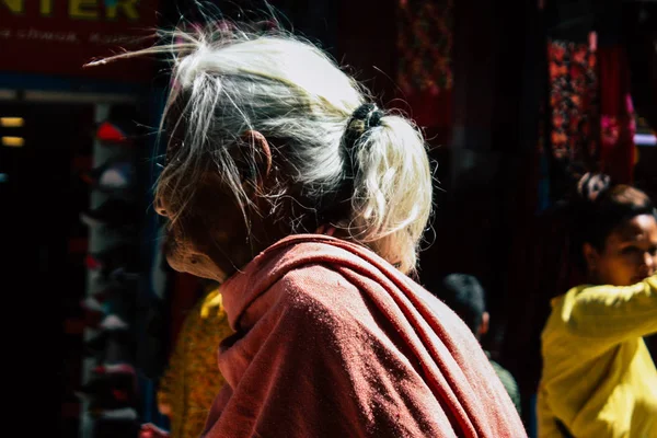 Катманду Непал Вересня 2018 Подання Невідомих Непальці Прогулянок Вулиці Чхетрапаті — стокове фото