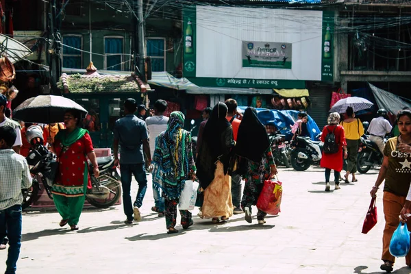 Kathmandu Nepal Września 2018 Widok Niewiadomych Nepalski Ludzi Chodzących Ulicy — Zdjęcie stockowe