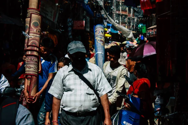 Kathmandu Nepal Września 2018 Widok Niewiadomych Nepalski Ludzi Chodzących Ulicy — Zdjęcie stockowe