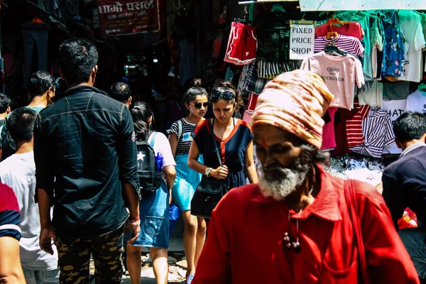 Катманду Непал Сентябрь 2018 Вид Неизвестных Непальцев Идущих Улице Площади — стоковое фото