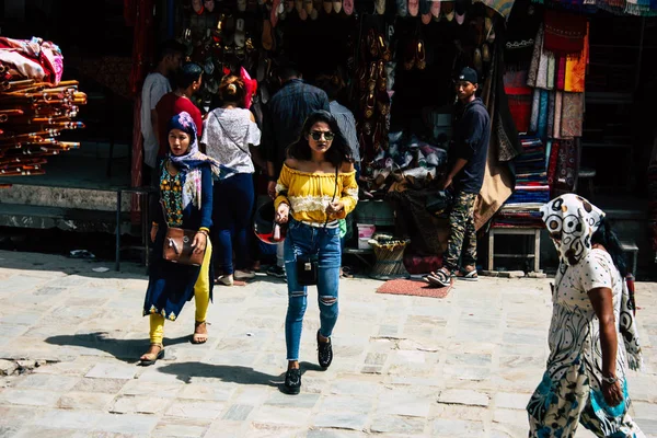 Kathmandu Nepal Września 2018 Widok Niewiadomych Nepalski Ludzi Chodzących Ulicy — Zdjęcie stockowe