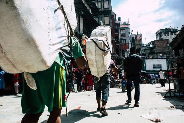 Katmandú Nepal Septiembre 2018 Vista Del Tradicional Portero Nepalí Caminando — Foto de Stock