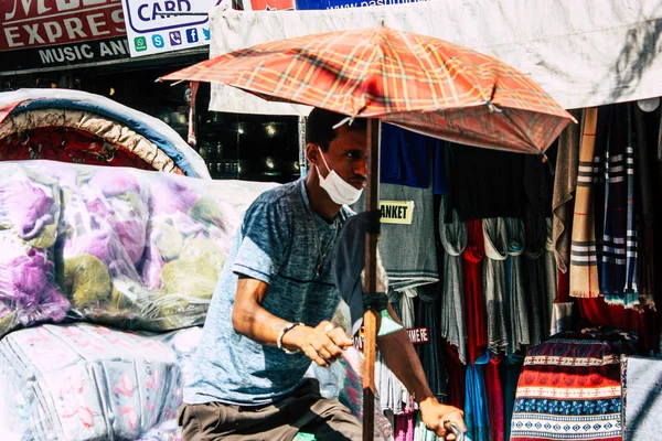 Kathmandu Nepal Setembro 2018 Vista Pessoas Nepalesas Desconhecidas Dirigindo Tuk — Fotografia de Stock