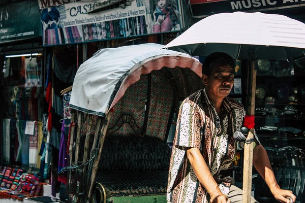 Kathmandu Nepal Setembro 2018 Vista Pessoas Nepalesas Desconhecidas Dirigindo Tuk — Fotografia de Stock