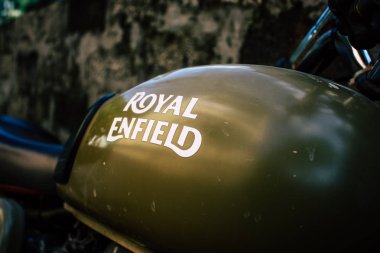 Pokhara Nepal 18 Eylül 2018 Closeup Royal Enfield motosiklet park Pokhara sokakta öğleden sonra