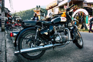 Pokhara Nepal 18 Eylül 2018 Closeup Royal Enfield motosiklet park Pokhara sokakta öğleden sonra