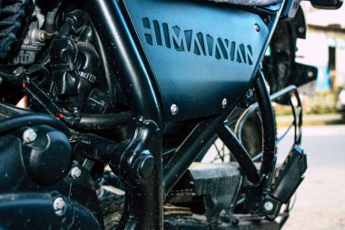 Pokhara Nepal 18 Eylül 2018 Closeup Royal Enfield motosiklet park Pokhara sokakta öğleden sonra