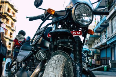 Pokhara Nepal 18 Eylül 2018 Closeup Royal Enfield motosiklet park Pokhara sokakta öğleden sonra