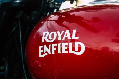 Pokhara Nepal 18 Eylül 2018 Closeup Royal Enfield motosiklet park Pokhara sokakta öğleden sonra