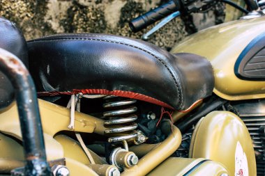 Pokhara Nepal 18 Eylül 2018 Closeup Royal Enfield motosiklet park Pokhara sokakta öğleden sonra