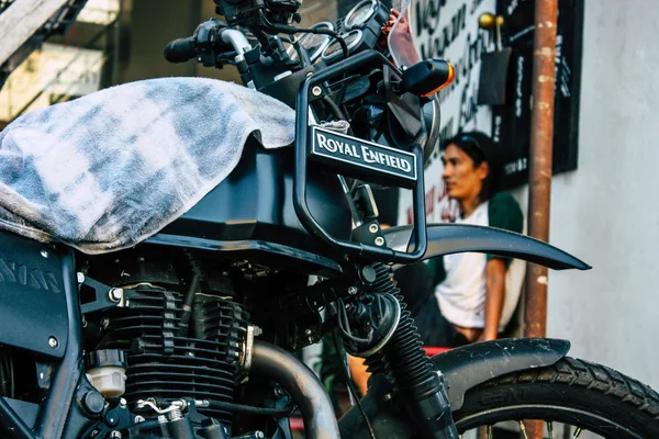 Pokhara Nepal Września 2018 Zbliżenie Motocyklu Royal Enfield Zaparkowany Ulicy — Zdjęcie stockowe