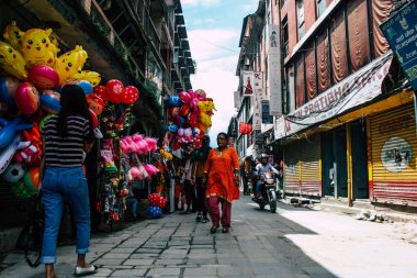 Katmandu Nepal 10 Eylül 2018 Thamel Street Kathmandu sabah bilinmeyen Nepalce emekçilerin görünümünü