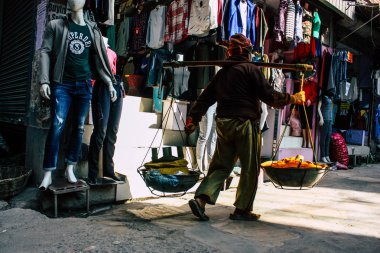 Katmandu Nepal 10 Eylül 2018 Thamel Street Kathmandu sabah bilinmeyen Nepalce emekçilerin görünümünü