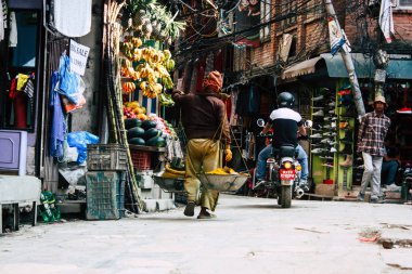 Katmandu Nepal 10 Eylül 2018 Thamel Street Kathmandu sabah bilinmeyen Nepalce emekçilerin görünümünü