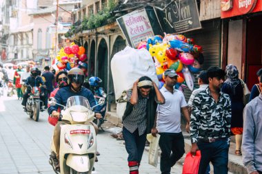 Katmandu Nepal 10 Eylül 2018 Thamel Street Kathmandu sabah bilinmeyen Nepalce emekçilerin görünümünü