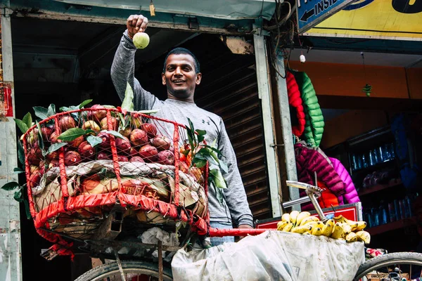 Katmandú Nepal Septiembre 2018 Vista Gente Nepalí Desconocida Trabajando Calle —  Fotos de Stock