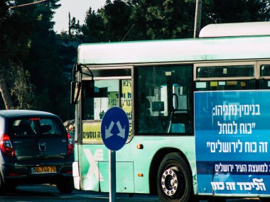 Kudüs İsrail 13 Eylül 2018 öğleden sonra Kudüs Caddesi'nde bir İsrailli otobüs görünümünü