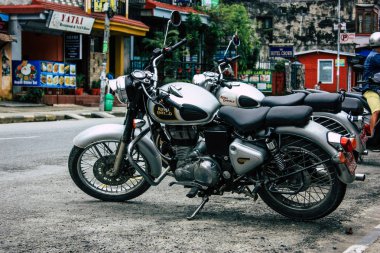 Pokhara Nepal 22 Eylül 2018 Closeup Royal Enfield motosiklet park Pokhara sokaklarında öğleden sonra